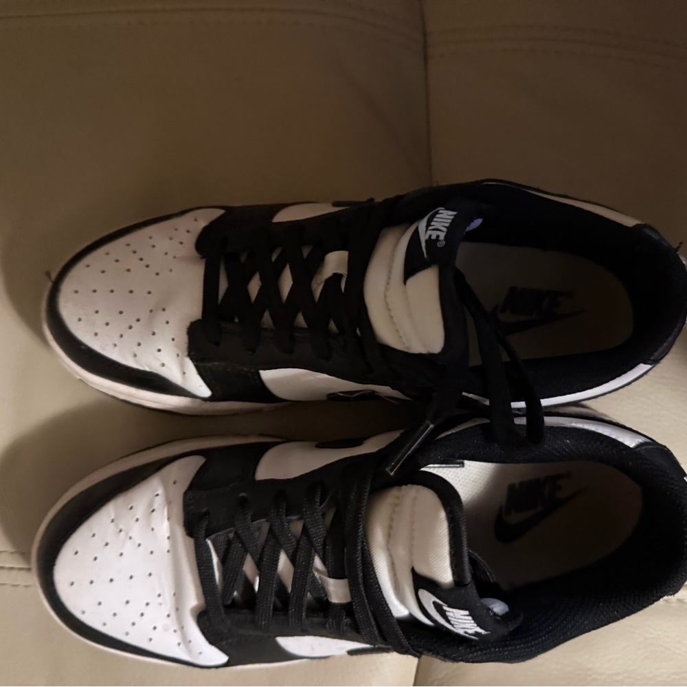 Nike DUNK WOMEN Black and White Sneakers SIZE 8